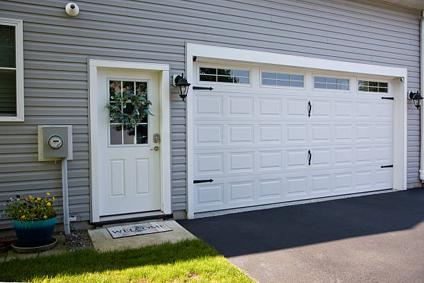 24/7 Emergency Garage Door Panel Replacement experts in White County County, IN